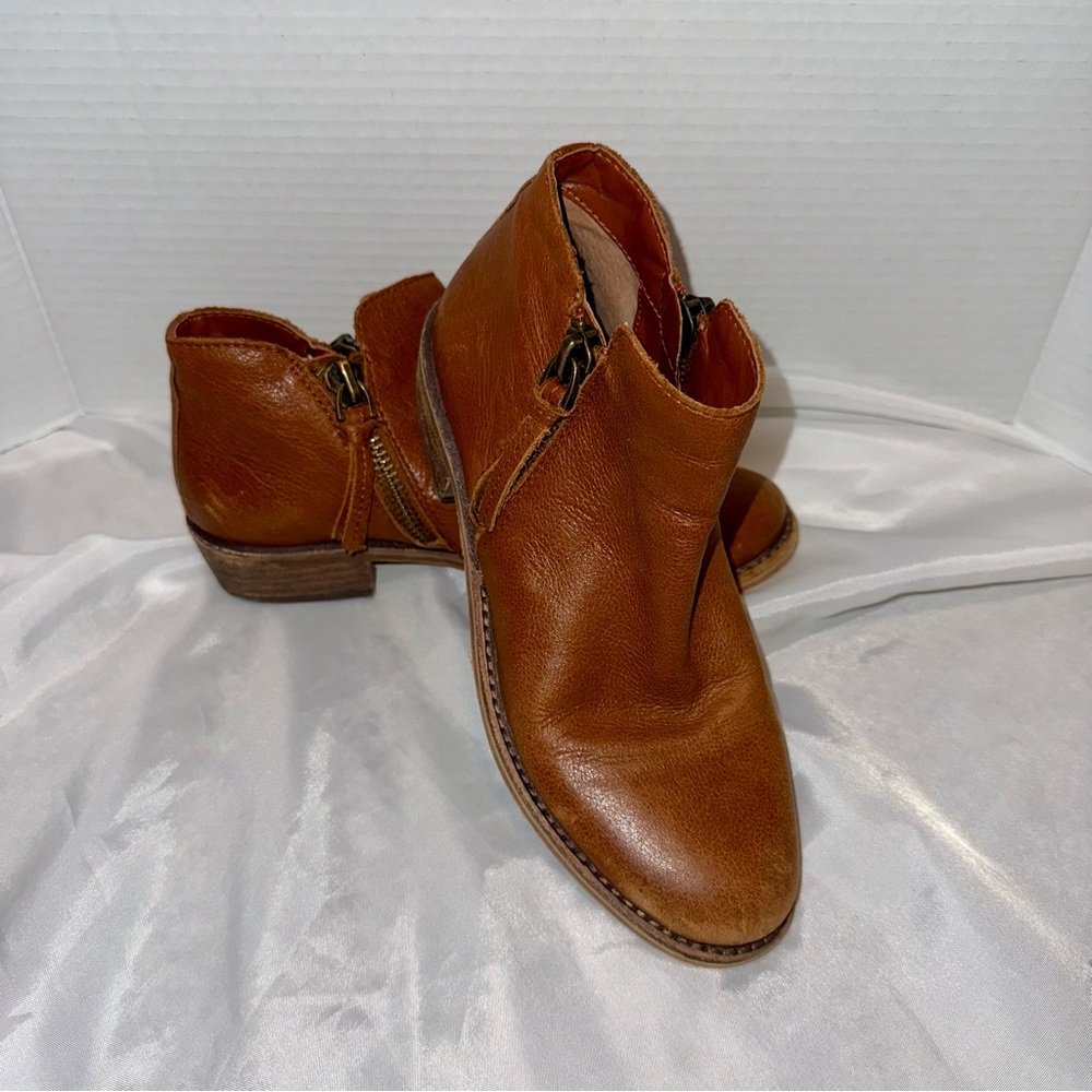 Ladies‎ Size 7 M Brown Leather Ankle Boots w/Zippers Casual Chic Distressed